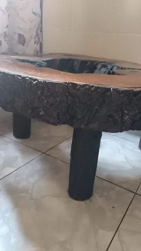 Mesa de madeira maciça 