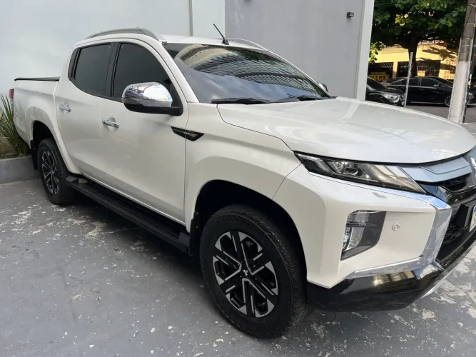 Mitsubishi L200 Triton Sport HPE-S 2.4 CD Dies. AUT 2024