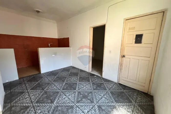 Casa à Venda: no largo Fazenda Grande do Retiro, 2 Quartos!