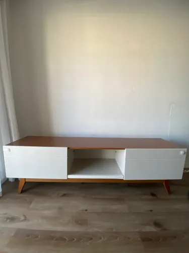 Rack para TV Branco e Amadeirado - Design Moderno (precisa ajuste nas gavetas)