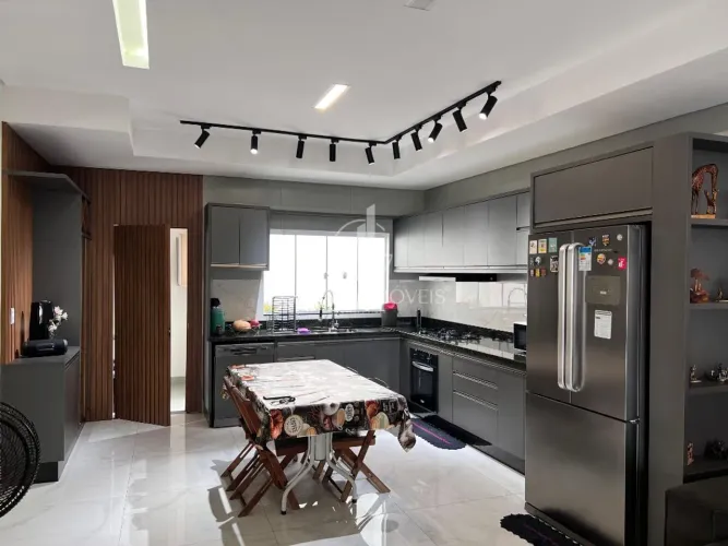 CASA COM 4 QUARTOS SENDO 2 SUITES A VENDA POR R$ 1.200.000,00 NO JD DAS NAÇÕES III EM SINO