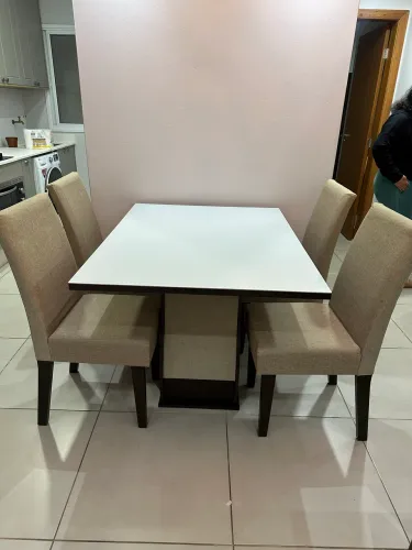 Mesa de jantar 4 cadeiras