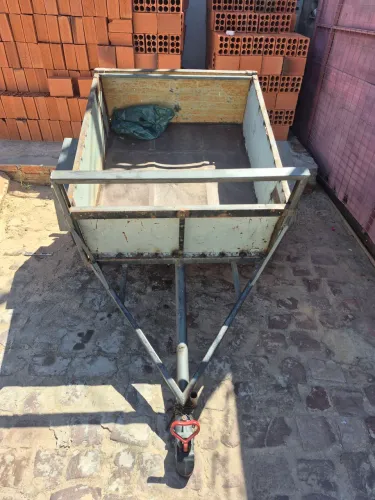 Vendo carrocinha pra moto e carro