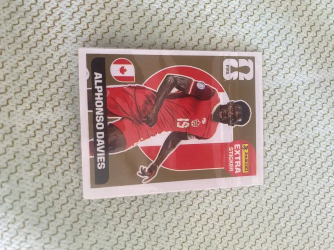Alphonso Davies dourado (embalado)