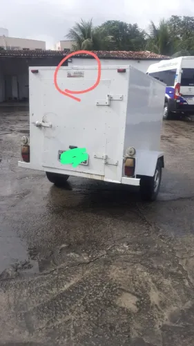 Reboque fechado
