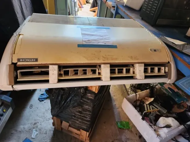1 Evaporadora hitach para condensadora 24.000 BTU, nunca foi utilizada