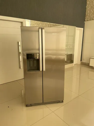 Geladeira 540 litros com filtro e máquina de gelo e freezer