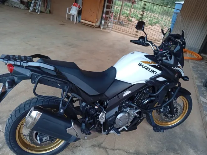 Suzuki Vstron 650 2023/2024