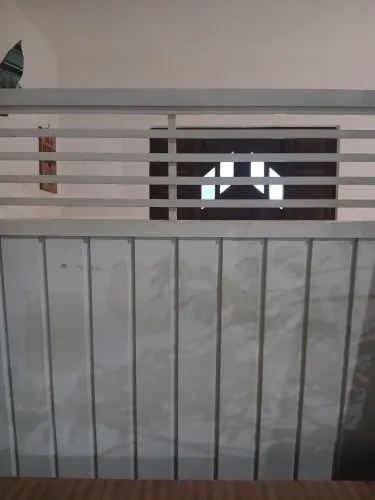 Vendo portão de alumínio branco 2,67 largura por 1.77 altura
