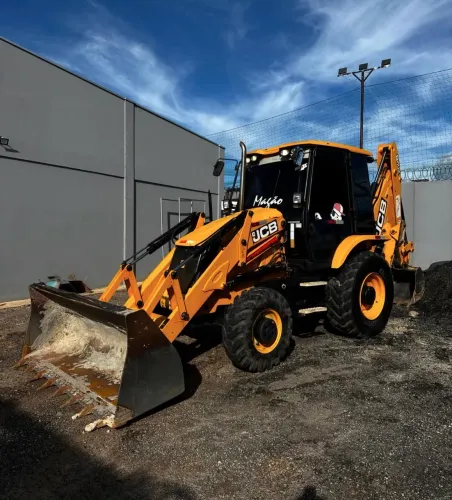 Retroescavadeira JCB 2021 - Entrada 10%