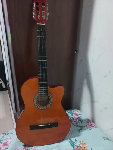 Barbada. Violão elétrico gianine com capa