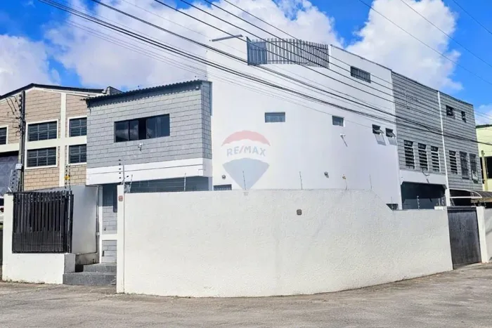 Galpão Industrial em Sorocaba: 388m², Piso 5T/m² e Próximo à Castelinho - Sorocaba/SP