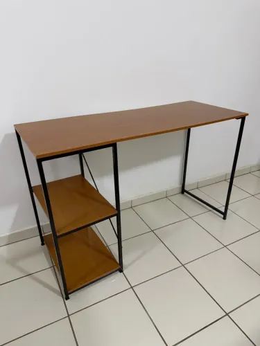 Mesa Escrivaninha de Estilo Industrial