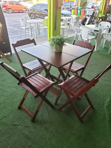 Jogo de Mesa de Madeira com Cadeiras