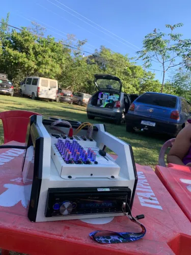 Som automotivo , paredão , som de mala