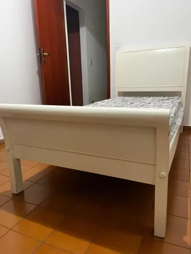 Cama solteiro Madeira maciça laqueada