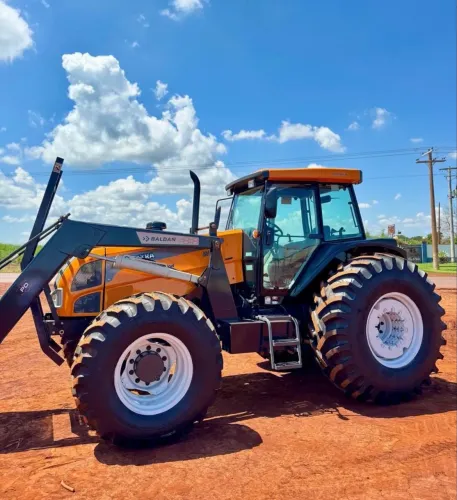 Trator Valtra BH180 12/12 - Entrada 10%