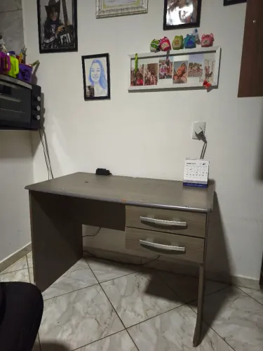 Mesa de computador simples