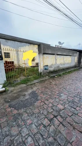 Casa antiga  a venda próximo do mercantil da cidade nova ,Feira de Santana Bahia