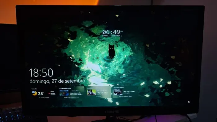 TV Monitor de 24" (T24B350LB)