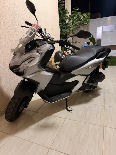 MOTO HONDA ADV