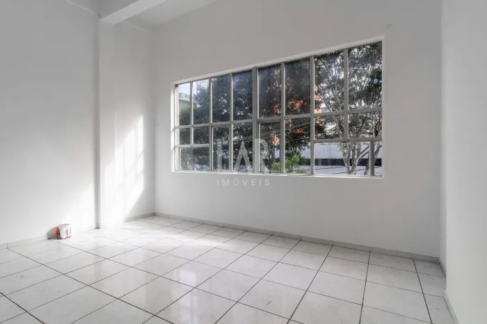 Excelente loja de 120 m² de frente para Av Professor Mario Werneck.