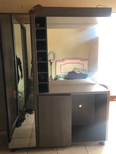 Cristaleira com espelho 