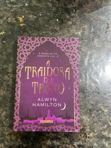 Livro a traidora do trono 