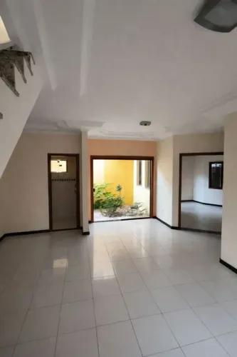 Sobrado com 5 dormitórios à venda, 270 m² por R$ 1.060.000,00 - Esplanada Independência -