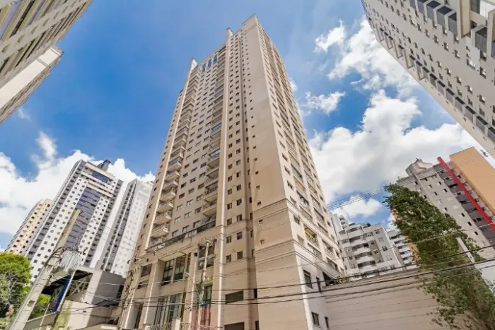 Apartamento Ensolarado no Bigorrilho - 75m² - 2Q 1 Suíte - Rua Sem Saída e Lazer de Resort