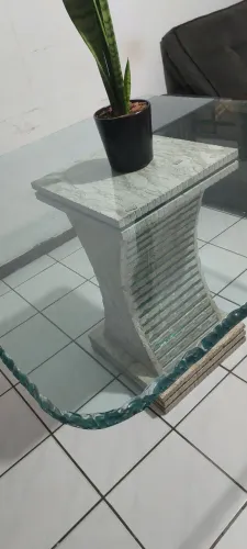 Mesa de jantar com aparador , espelho e mesa de canto