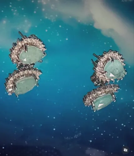 Brinco ponto de luz - azul cravejado de zircônia 