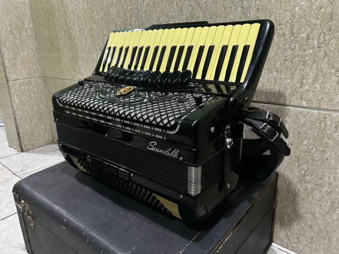 Acordeon scandalli 120 baixos