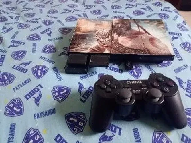 Playstation2 completo 1controle sem fio e outro de fio vai + um de brinde