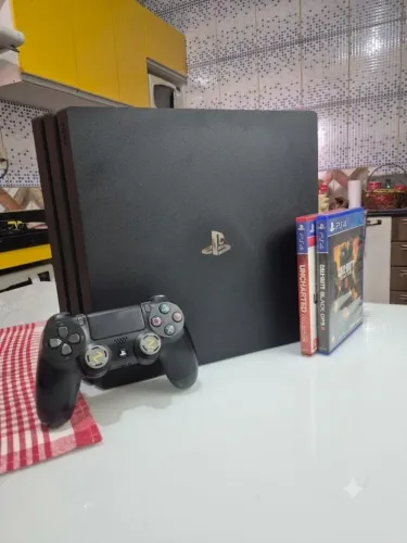 PS4 PRO + 1 CONTROLES + 2 JOGOS 