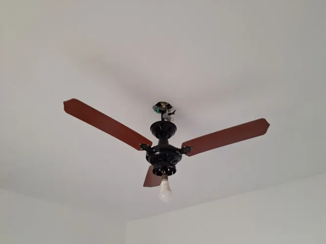 Ventilador de teto barato em perfeito estado