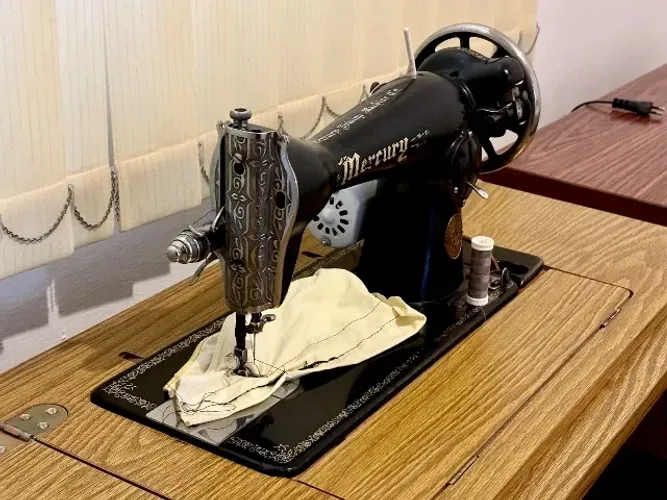 Máquina de Costura Antiga Mercury | Pedal + Motor | Gabinete Novo | Funcionando