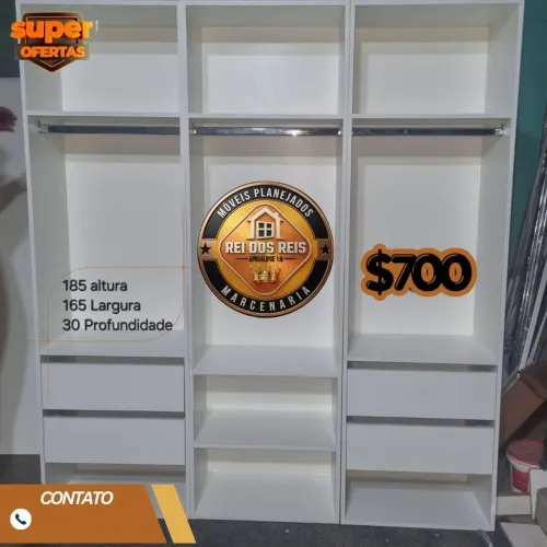 Modelo de closet com fundo branco com 4 gavetas 
