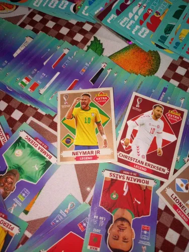 Figurinha lengend do Neymar ouro 2022