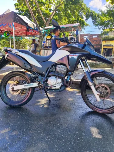 2015 Honda XRE 300 - Pneus novos, Revisada - Pronta para transferir.