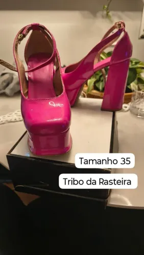 Vendo sandálias QQ uma por 20,00