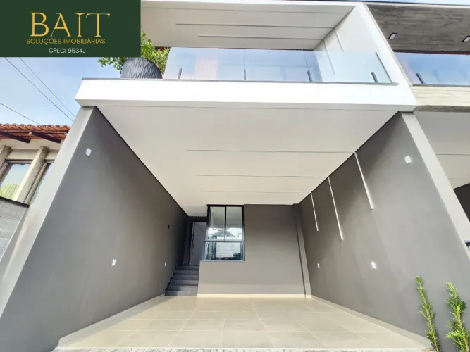 Sobrado à venda em Joinville-SC, Anita Garibaldi: 03 suítes, 02 salas, 4 vagas, 205,57m². 