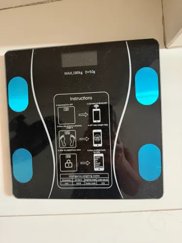Vendo cadeiras e balança nova top