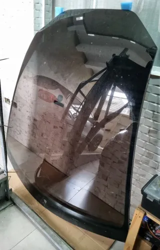 Parabrisas Zenith C3 Panorâmico Trincado em varios locais.