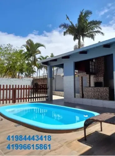 Alugo casa para 12 pessoas com piscina próximo do mar em Guaratuba Praia Central