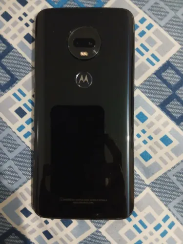 Vendo celular smartphone Motorola plus 7 com 64 g memória muito bem conservado 