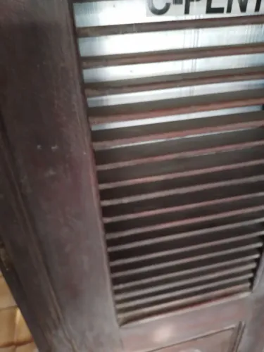 Porta veneziana três folhas