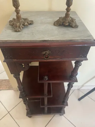 Mesa telefone madeira e tampo de mármore 