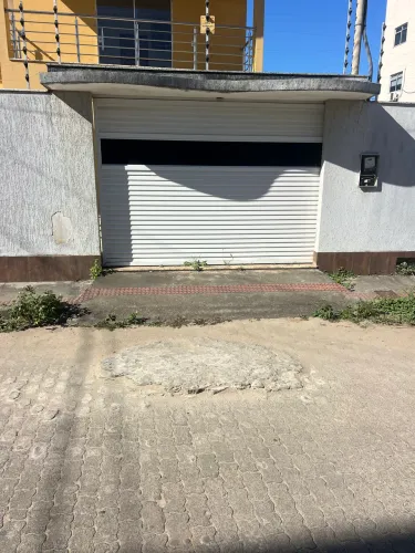 Portão de alumínio de correr.