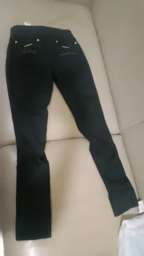 Vendo está linda calça P da marca pintibull